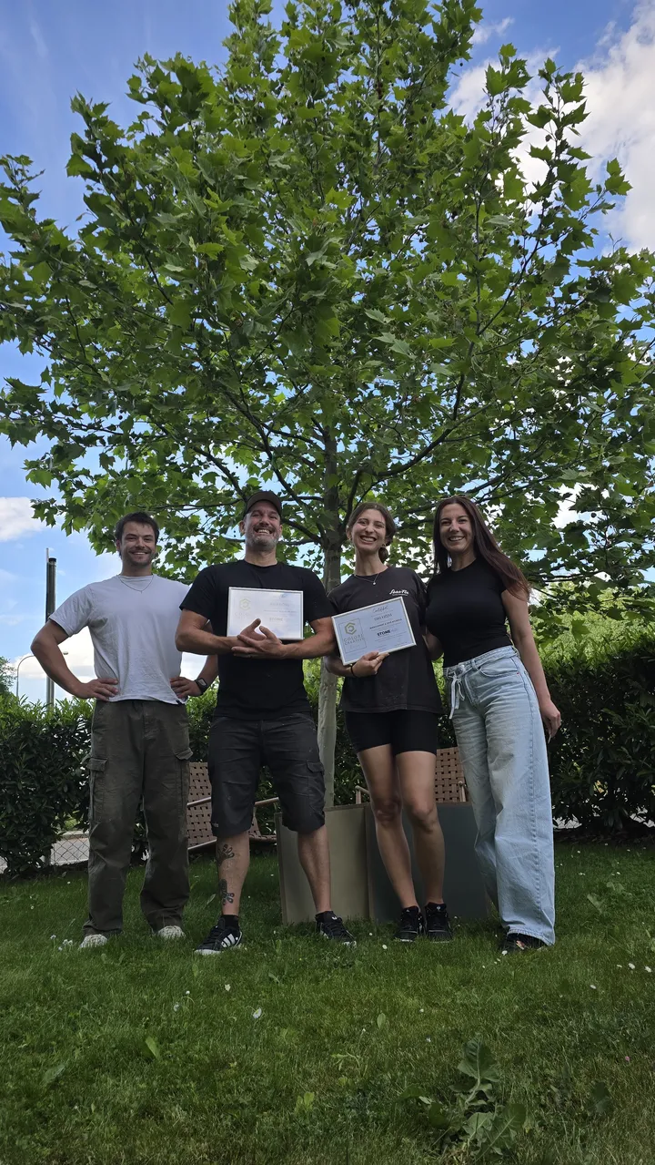 Aplikátoři s certifikáty po dokončeném odborném školení